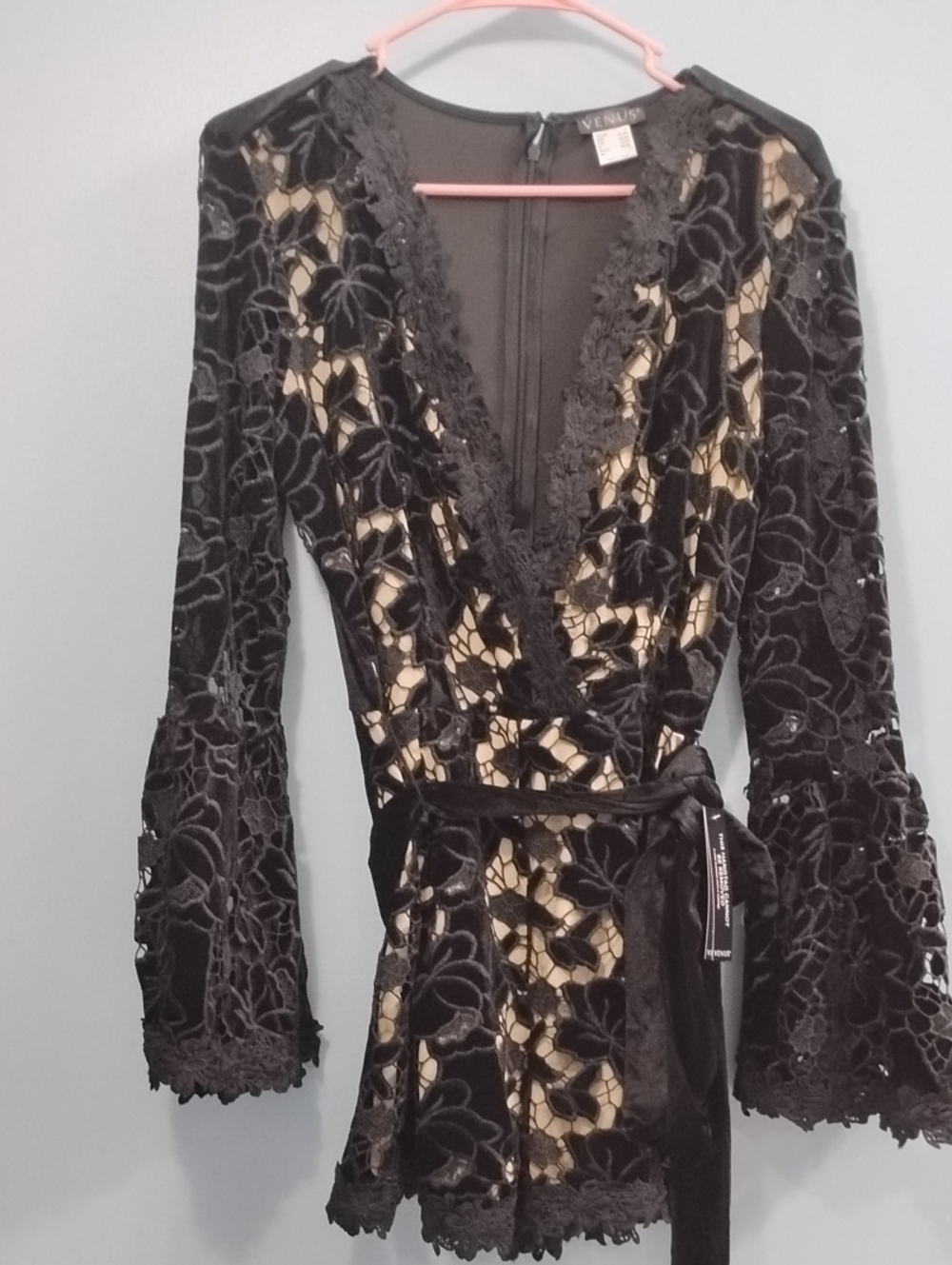 NWT Stunning VENUS 🖤 Black Lace-Trim Wrap Romper W/Belt Size Small